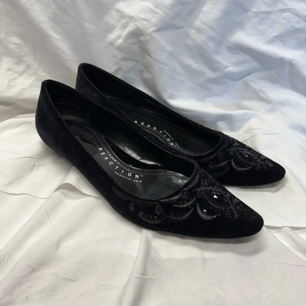 Kenneth Cole Reaction Black Embroidered Flats